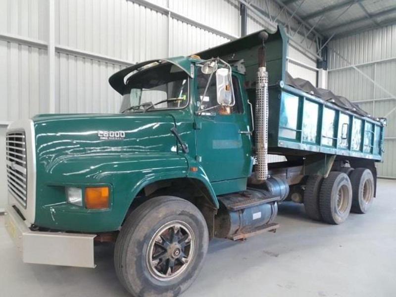 1990 FORD L8000