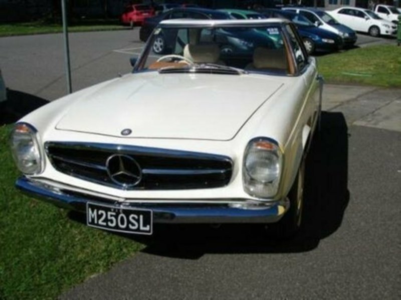 1967 MERCEDES-BENZ 250SL SL PAGODA