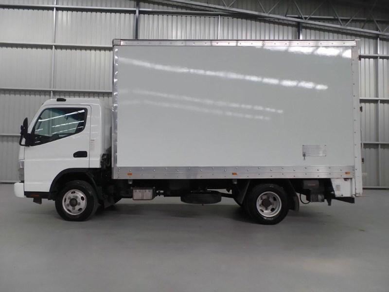 2010 FUSO CANTER