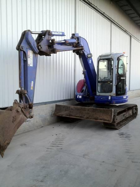 2004 KOMATSU EXCAVATOR