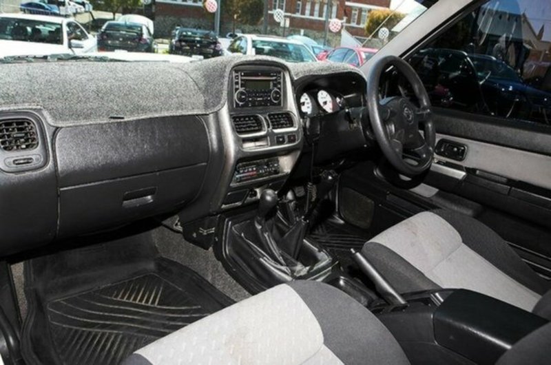 2012 NISSAN NAVARA ST-R SPECIAL EDITION (4x4) D22 SERIES 5