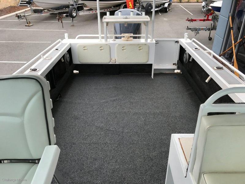Bruce Boats Oceanrider 8M XL Fishing Deck