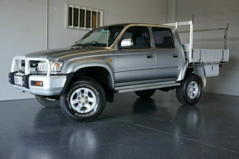 2004 TOYOTA HILUX SR5 (4x4) VZN167R