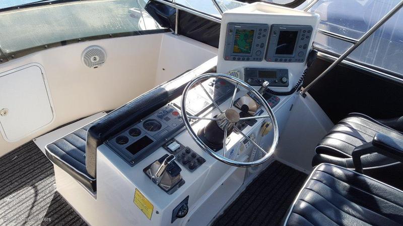 Caribbean 32 Flybridge Cruiser