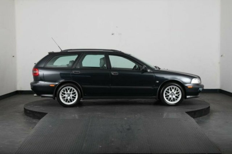 1999 VOLVO V40 T4 SE