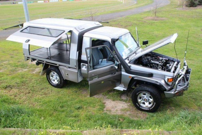 2002 TOYOTA LANDCRUISER RV (4x4) HDJ79R