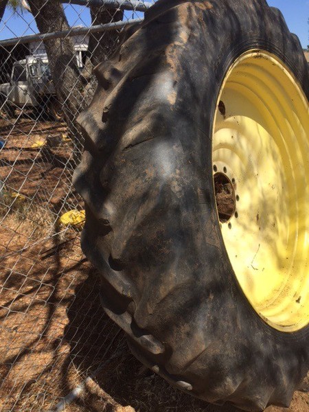 JOHN DEERE 8530 Tractor