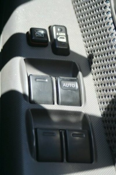 2012 TOYOTA HILUX SR (4x4) KUN26R MY12