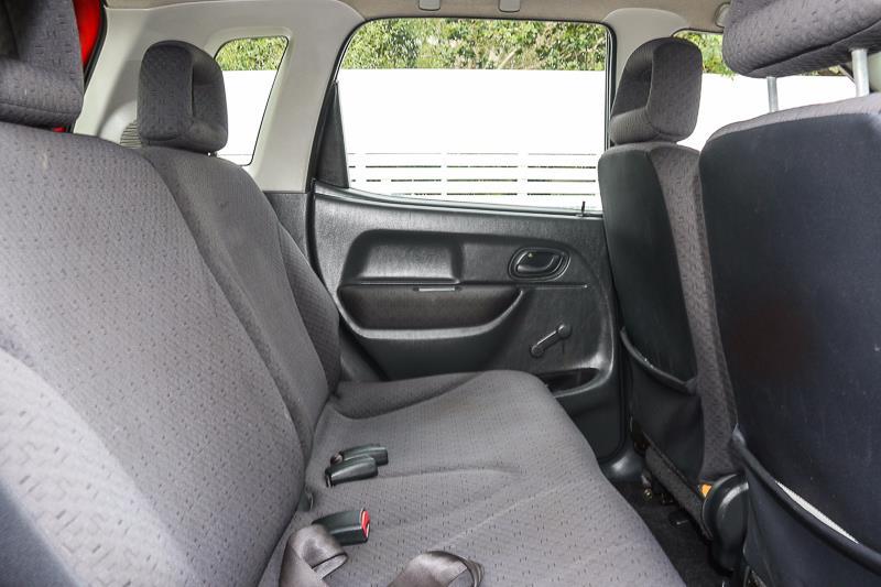 2004 SUZUKI IGNIS