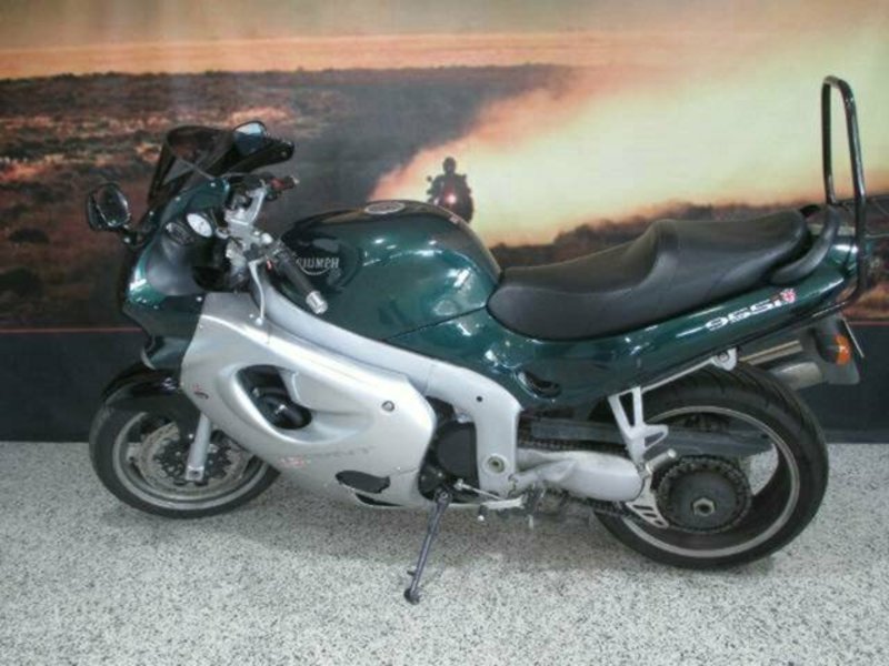 2002 TRIUMPH SPRINT ST (955) Road