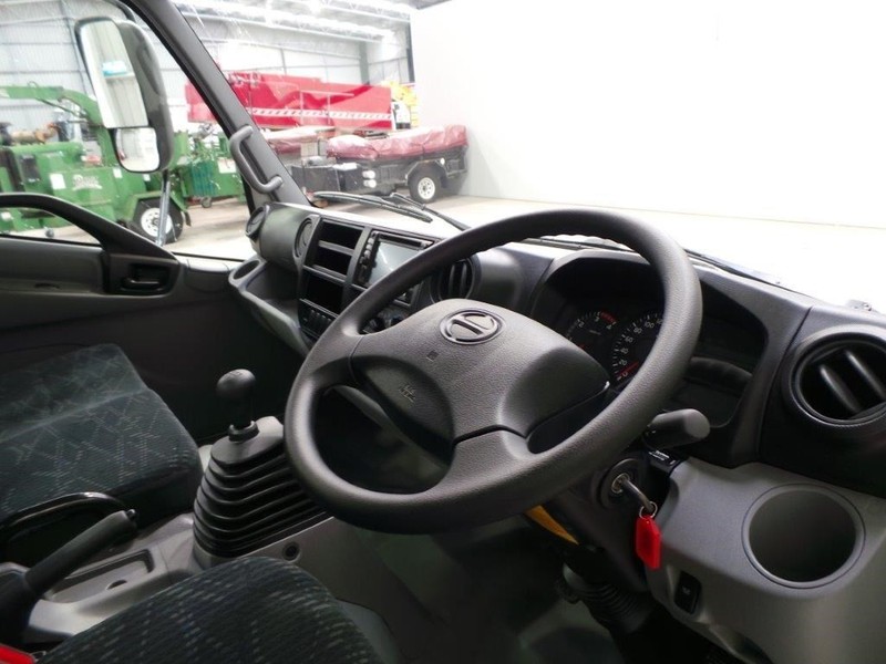 2016 HINO 717 - 300 Series 717 - 300 Series Truck