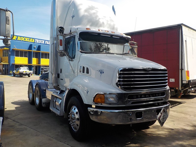 2003 STERLING LT9500 Truck