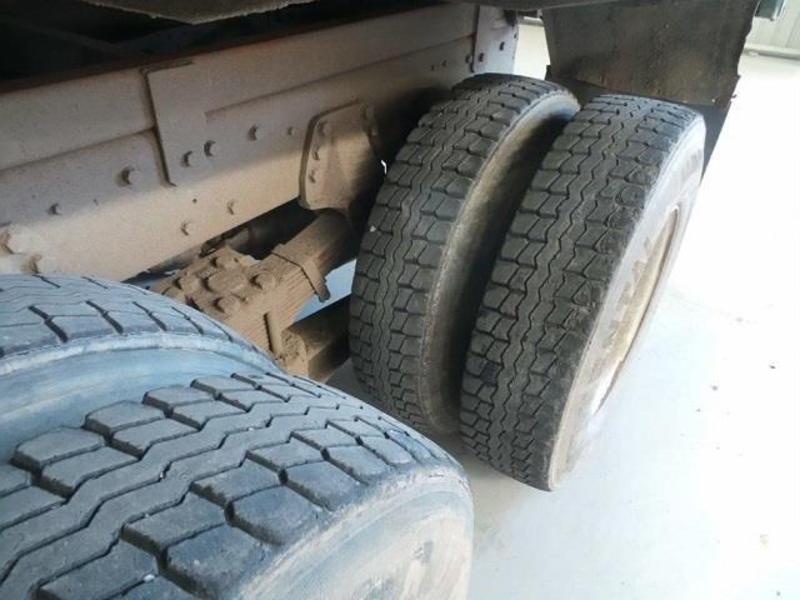 1990 FORD L8000