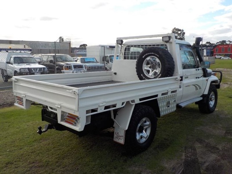 2005 TOYOTA LANDCRUISER RV HDJ79R
