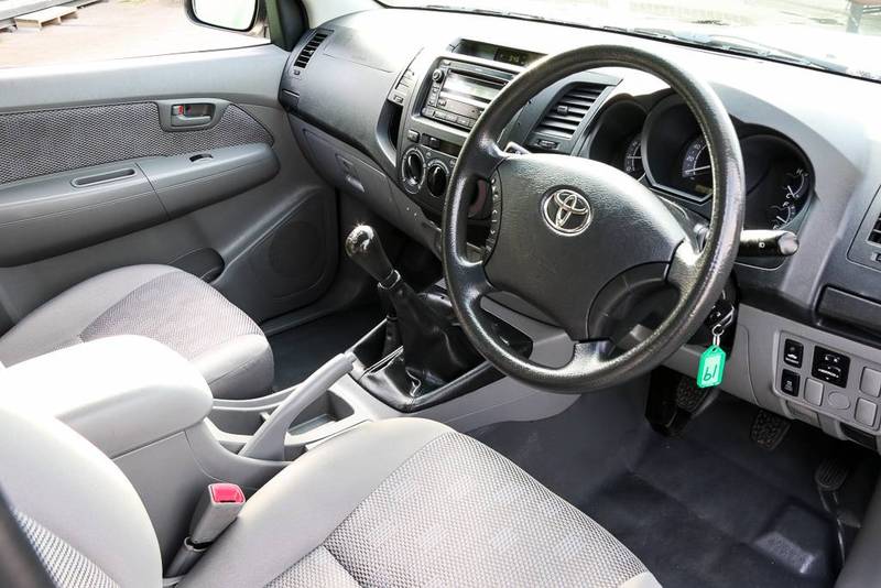 2010 TOYOTA HILUX SR (4x4) KUN26R 09 UPGRADE