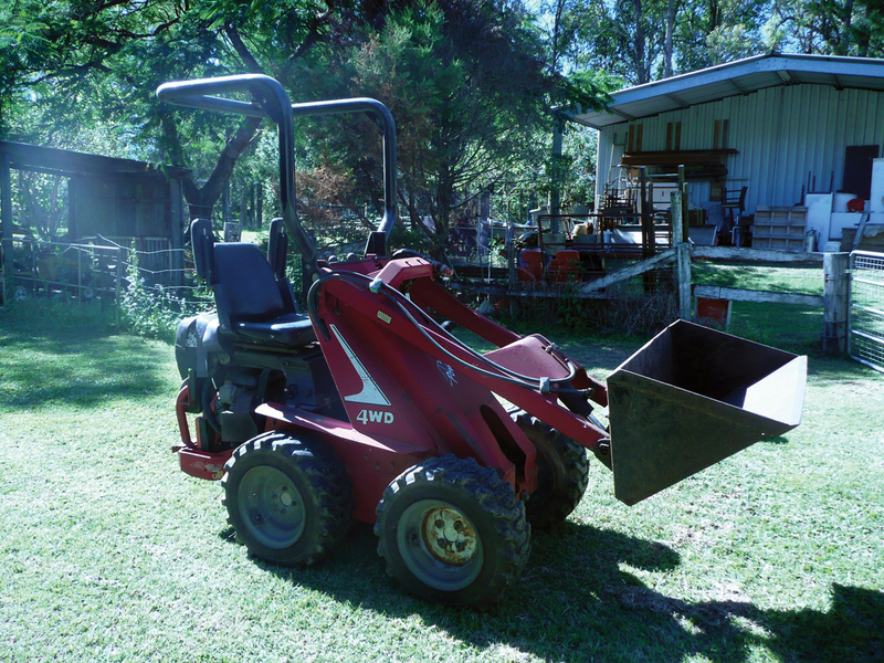 1998 AVANT MINI LOADER