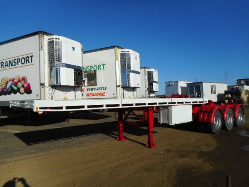 1983 Fruehauf Flat top BD LeadMid Trailer