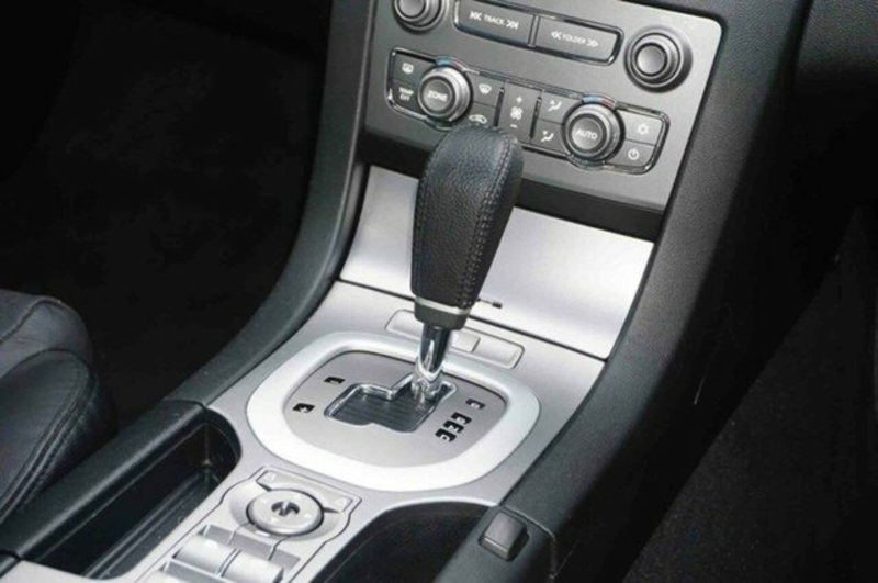 2011 HOLDEN CALAIS VE II