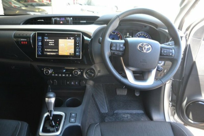 2016 TOYOTA HILUX SR5 (4x4) GUN126R