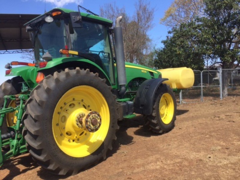 JOHN DEERE 8530 Tractor