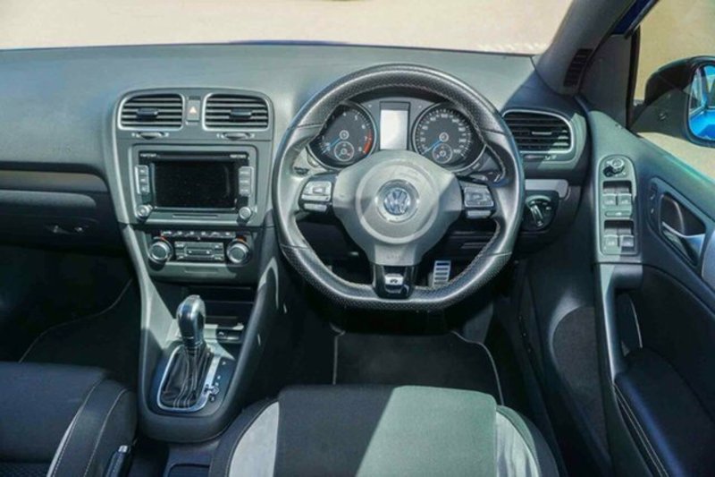 2011 VOLKSWAGEN GOLF R 1K MY11