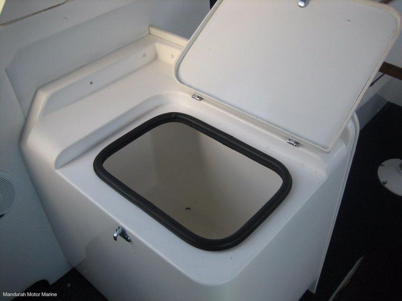 Caribbean 26 Flybridge Cruiser