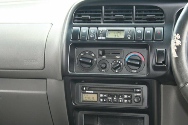 2001 HOLDEN JACKAROO SE LWB (4x4) U8