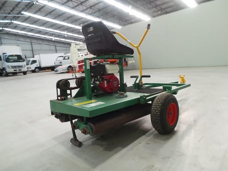 TURF TEC RIDE ON GREENS ROLLER