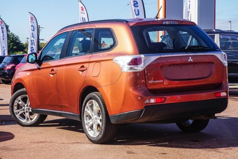 2013 MITSUBISHI OUTLANDER ES 4WD ZJ MY14