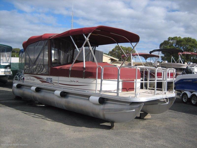 Sun Tracker Party Barge 24