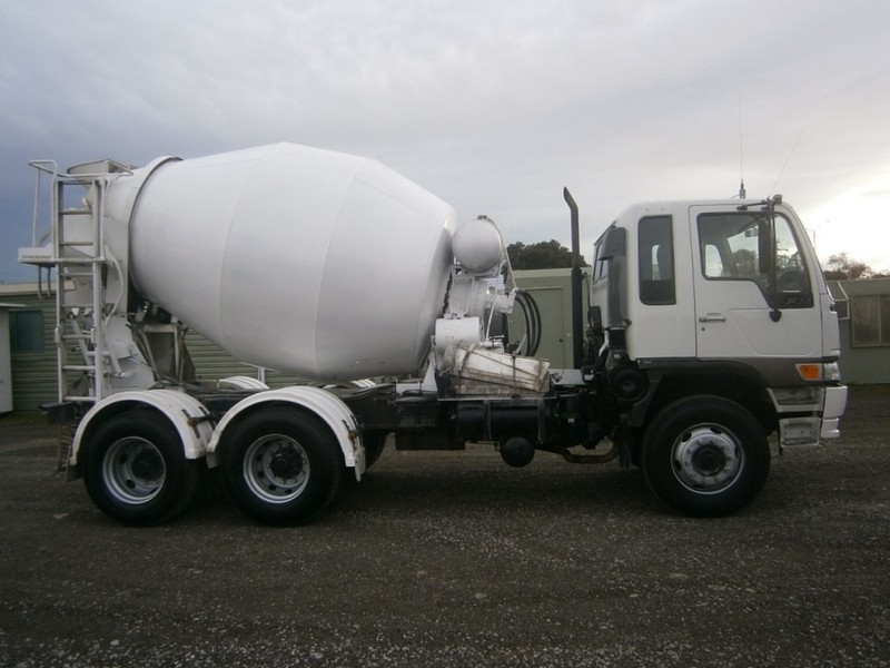 2001 HINO FM Ranger 14 concrete agitator