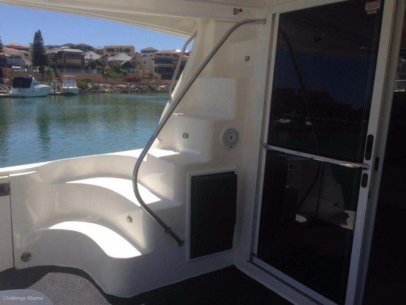 Sea Ray 44 Sedan Bridge Big volume live aboard resort style living