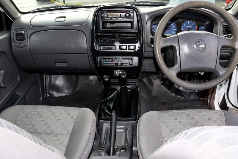2006 NISSAN NAVARA DX D22
