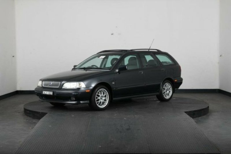 1999 VOLVO V40 T4 SE