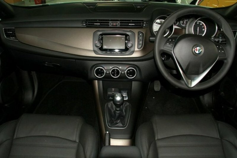 2015 ALFA ROMEO GIULIETTA DISTINCTIVE MY15