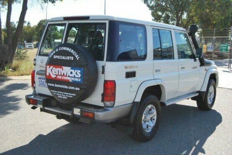 2009 TOYOTA LANDCRUISER GXL VDJ76R