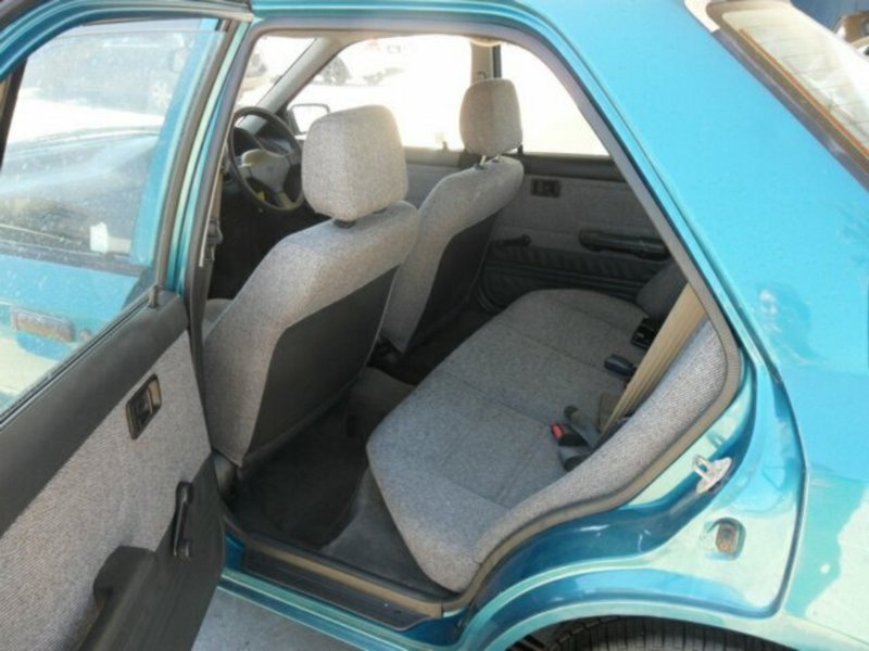 1995 MAZDA 323