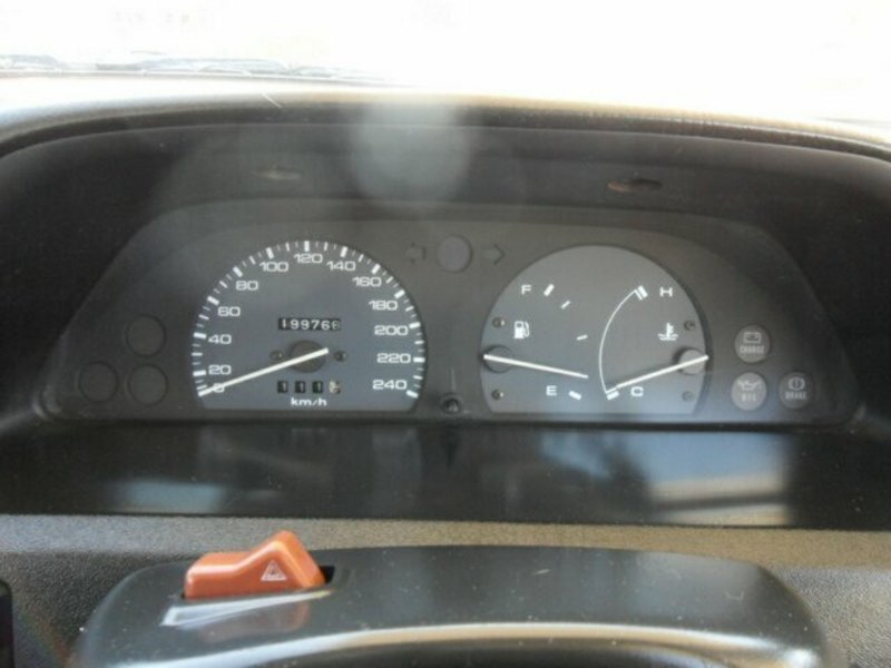 1995 MAZDA 323