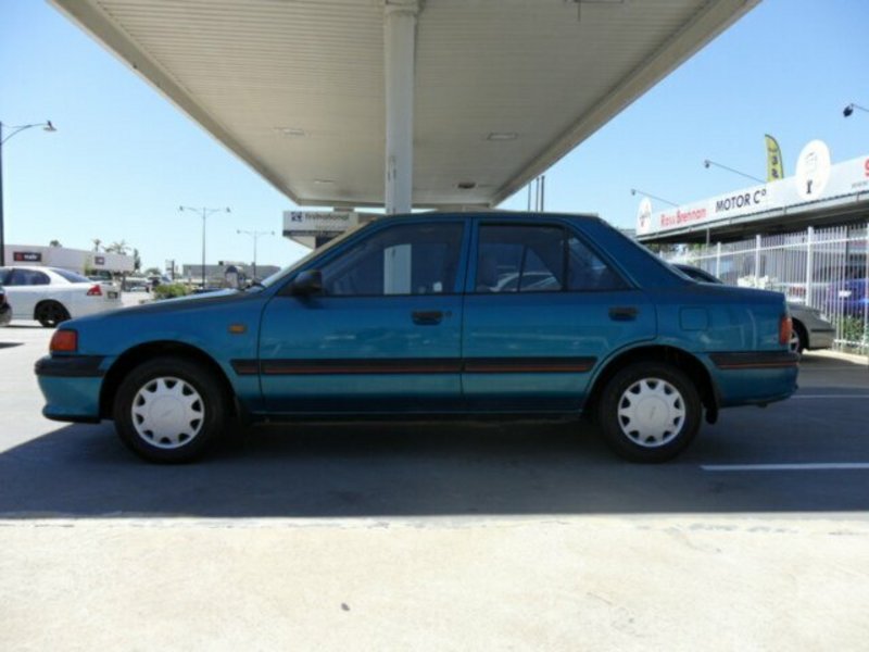 1995 MAZDA 323