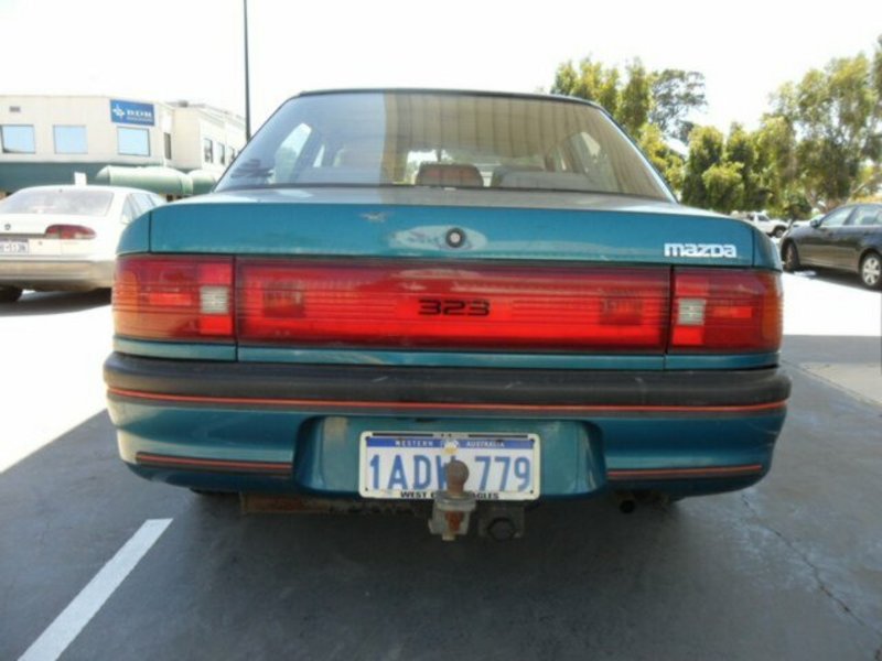1995 MAZDA 323