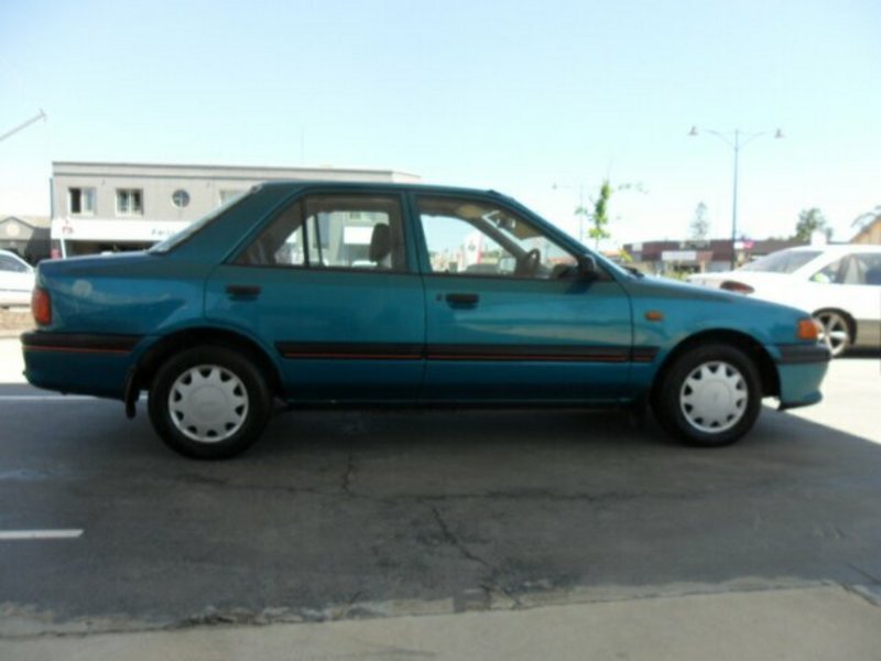 1995 MAZDA 323