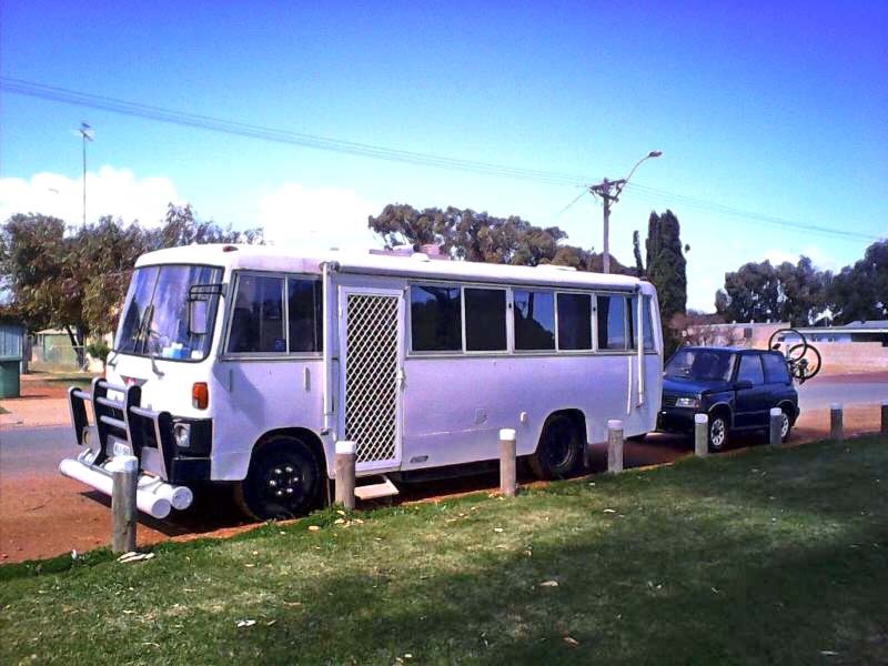 1983 HINO AM100