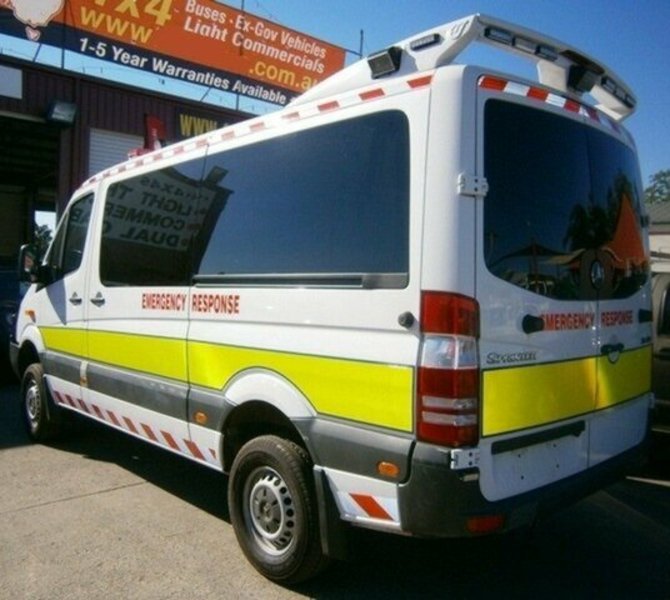 2009 MERCEDES-BENZ SPRINTER 4x4 AMBULANCE 315 CDI