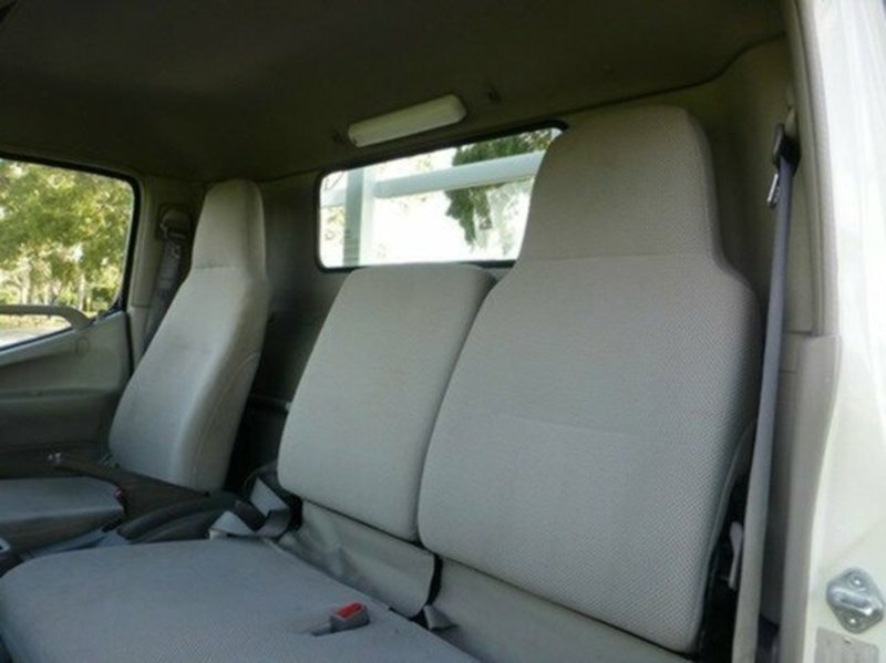 2009 HINO 300 616 4X2 AUTO TRADE ACE