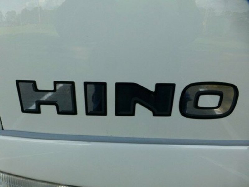 2009 HINO 300 616 4X2 AUTO TRADE ACE