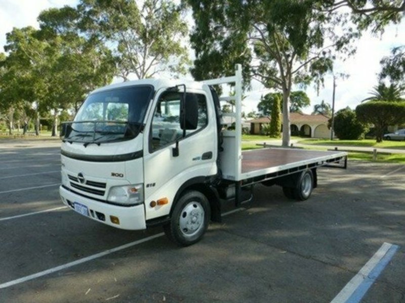 2009 HINO 300 616 4X2 AUTO TRADE ACE