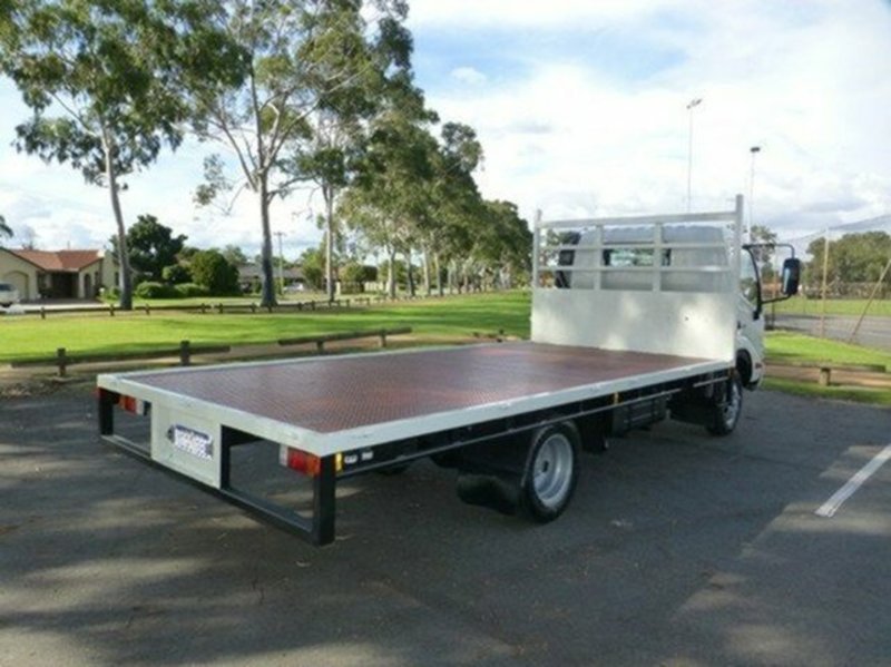 2009 HINO 300 616 4X2 AUTO TRADE ACE