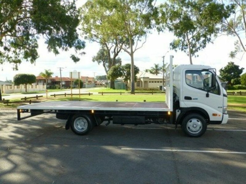 2009 HINO 300 616 4X2 AUTO TRADE ACE