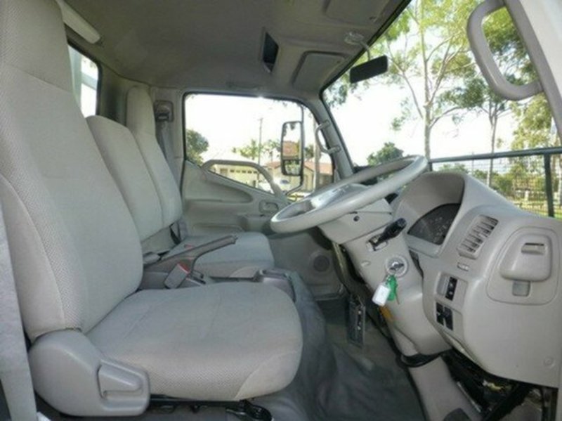 2009 HINO 300 616 4X2 AUTO TRADE ACE