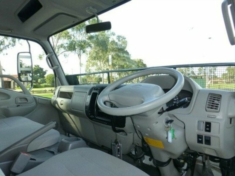2009 HINO 300 616 4X2 AUTO TRADE ACE